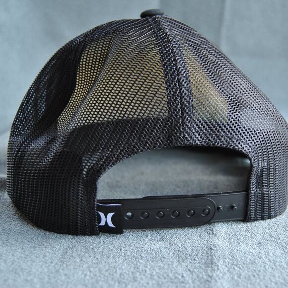 Hurley Black w/ Blue & Yellow Gradient Design Snapback Trucker Hat - Picture 7 of 10